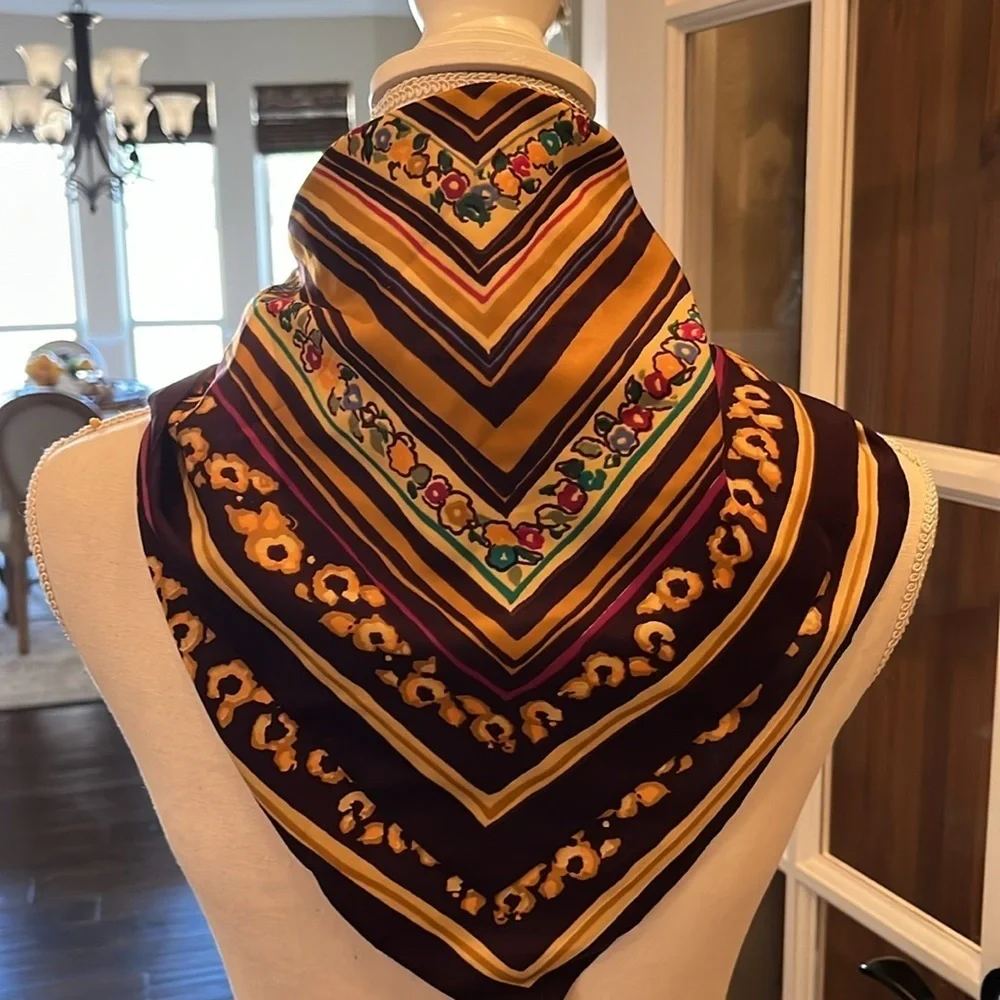 Totes Large Floral Scarf 30” x 30” Square 100% Polyester Made in Italy Floral